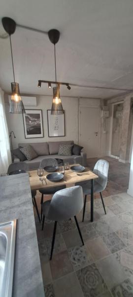Sunny handmade home. WI-FI, a/c & free parking, Seville